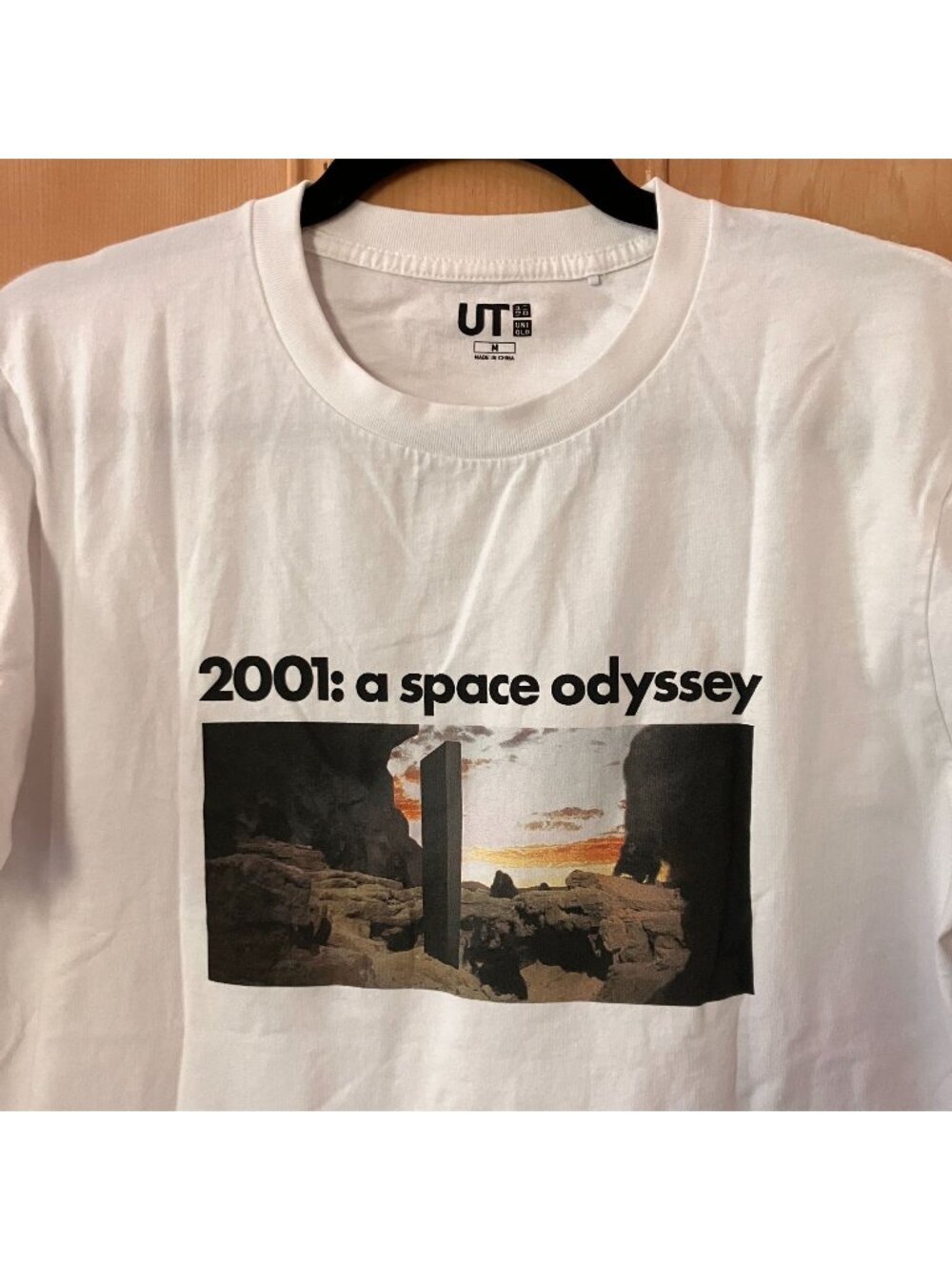 Uniqlo Mens 2001 A Space Odyssey Double Sided Shirt Size Medium White SP NWOT